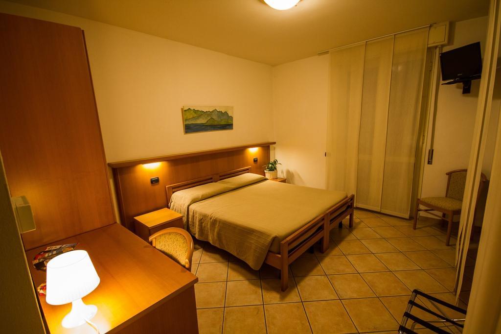 Albergo Lario Gera Lario Habitación foto